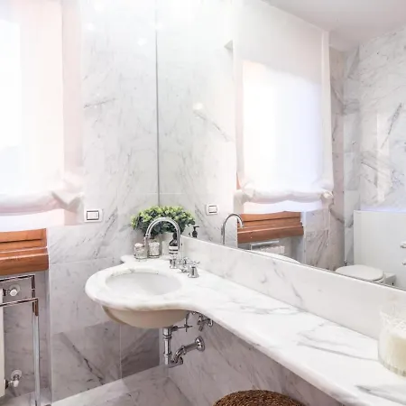 Con Piscina Privata *