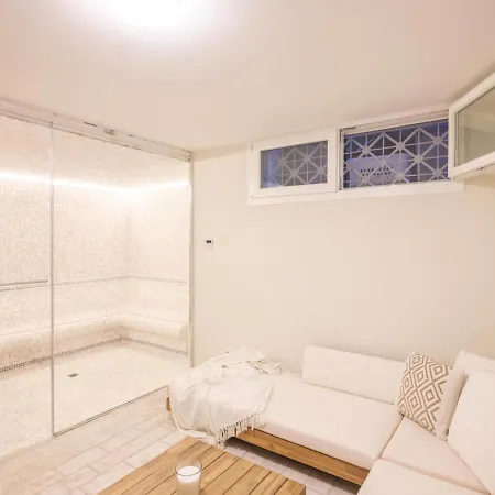 Con Piscina Privata アパート